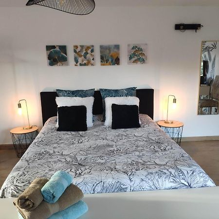 La Tourelle Suite Cosy Entre Vignoble Aixois Et Luberon Le Puy-Sainte-Réparade Екстериор снимка