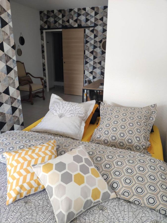 La Tourelle Suite Cosy Entre Vignoble Aixois Et Luberon Le Puy-Sainte-Réparade Екстериор снимка