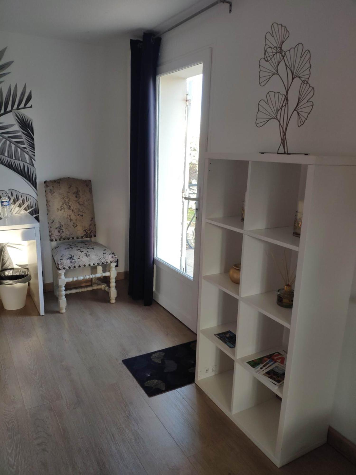 La Tourelle Suite Cosy Entre Vignoble Aixois Et Luberon Le Puy-Sainte-Réparade Екстериор снимка