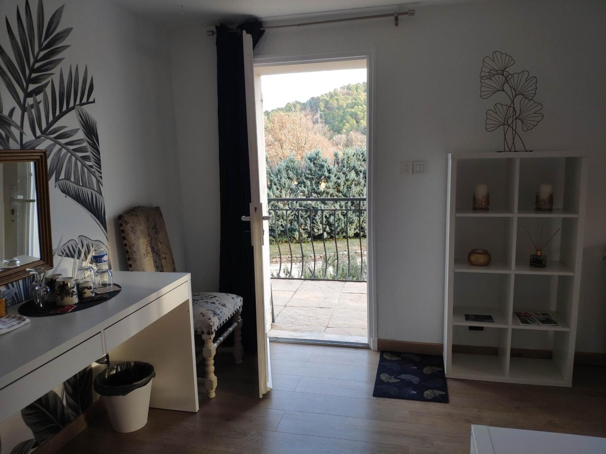 La Tourelle Suite Cosy Entre Vignoble Aixois Et Luberon Le Puy-Sainte-Réparade Екстериор снимка