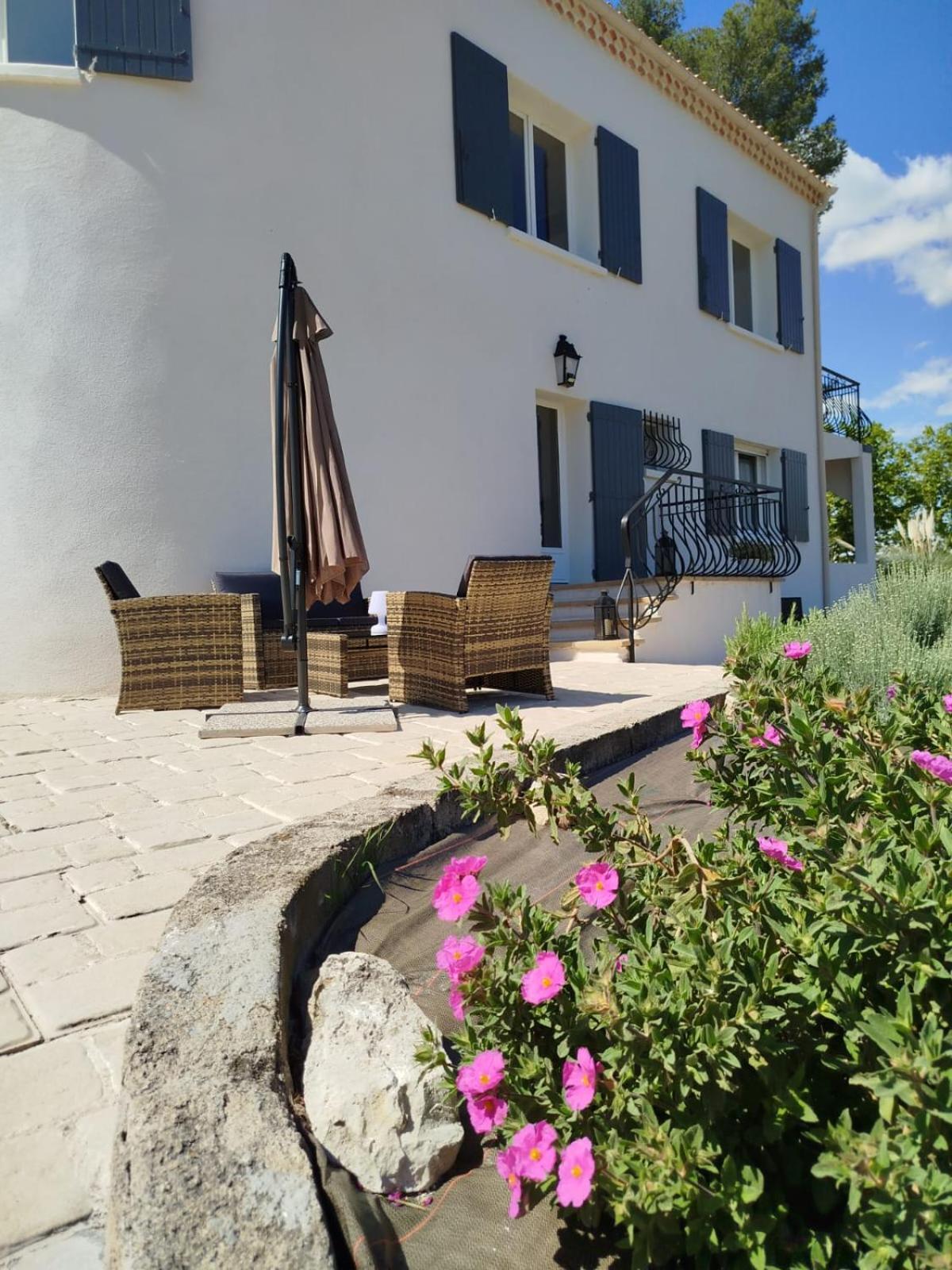 La Tourelle Suite Cosy Entre Vignoble Aixois Et Luberon Le Puy-Sainte-Réparade Екстериор снимка